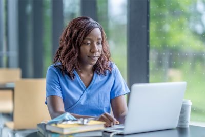 How much does nursing school cost - nursing student studying