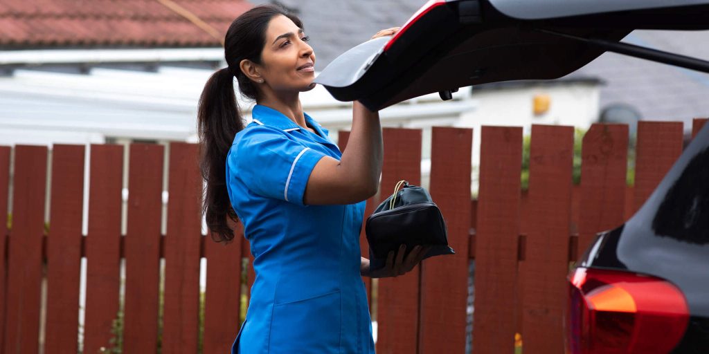 Everything You Need To Know About Travel Nursing Aspen University   A Traveling Nurse Heading Off To Her Job 1024x512 