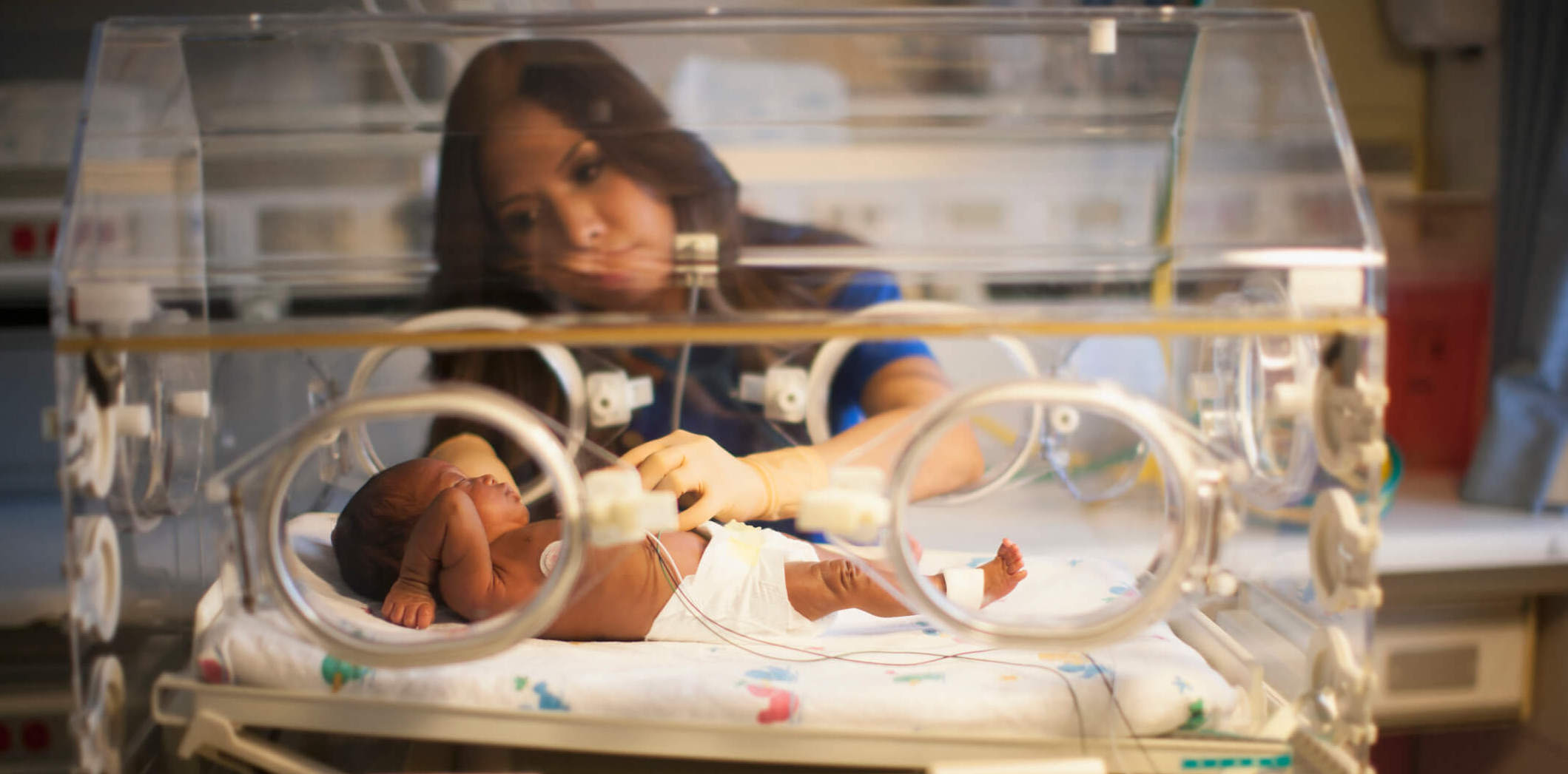 NICU Nurse How To Become A Neonatal Nurse Aspen University   NICU Nurse  How To Become A Neonatal Nurse A Picture Of A NICU Nurse Monitoring A Newborn. 